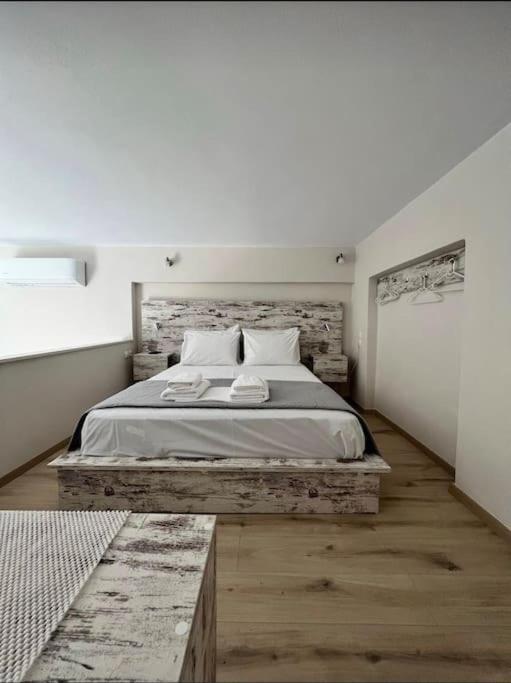 Chris Apartment With Loft เปรเวซา ภายนอก รูปภาพ